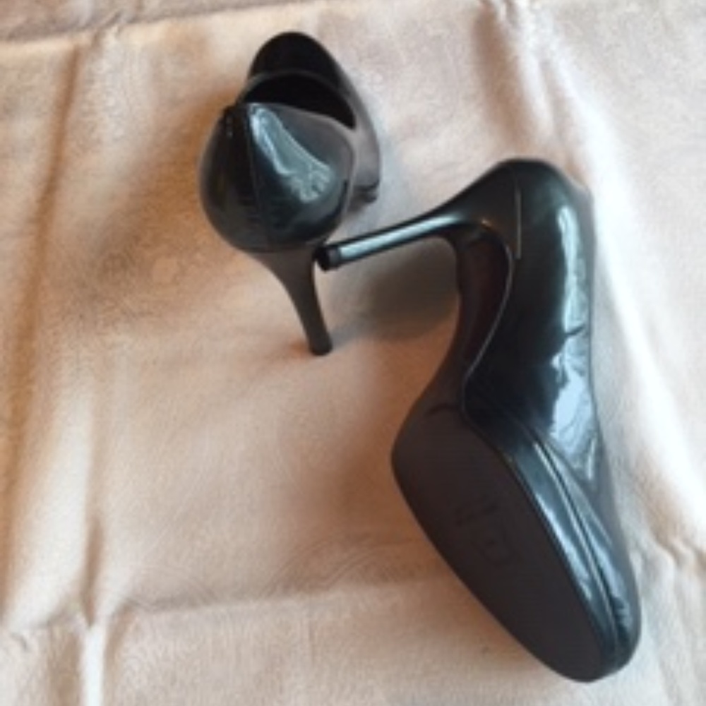 shoes - Picture 5 of 7